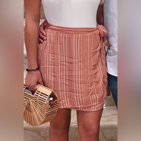 American Eagle Wrap Skirt. Size Small. Runs slightly big. - Picture 4 of 4